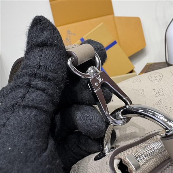 2026124175354298 560